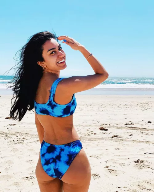 buttered cake by the ocean 🍑