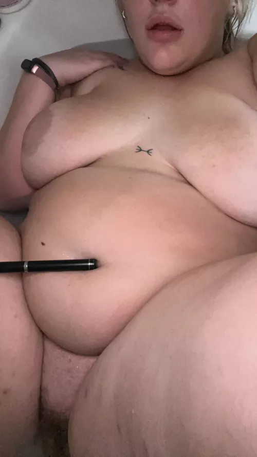 Can I hold your pen🫣