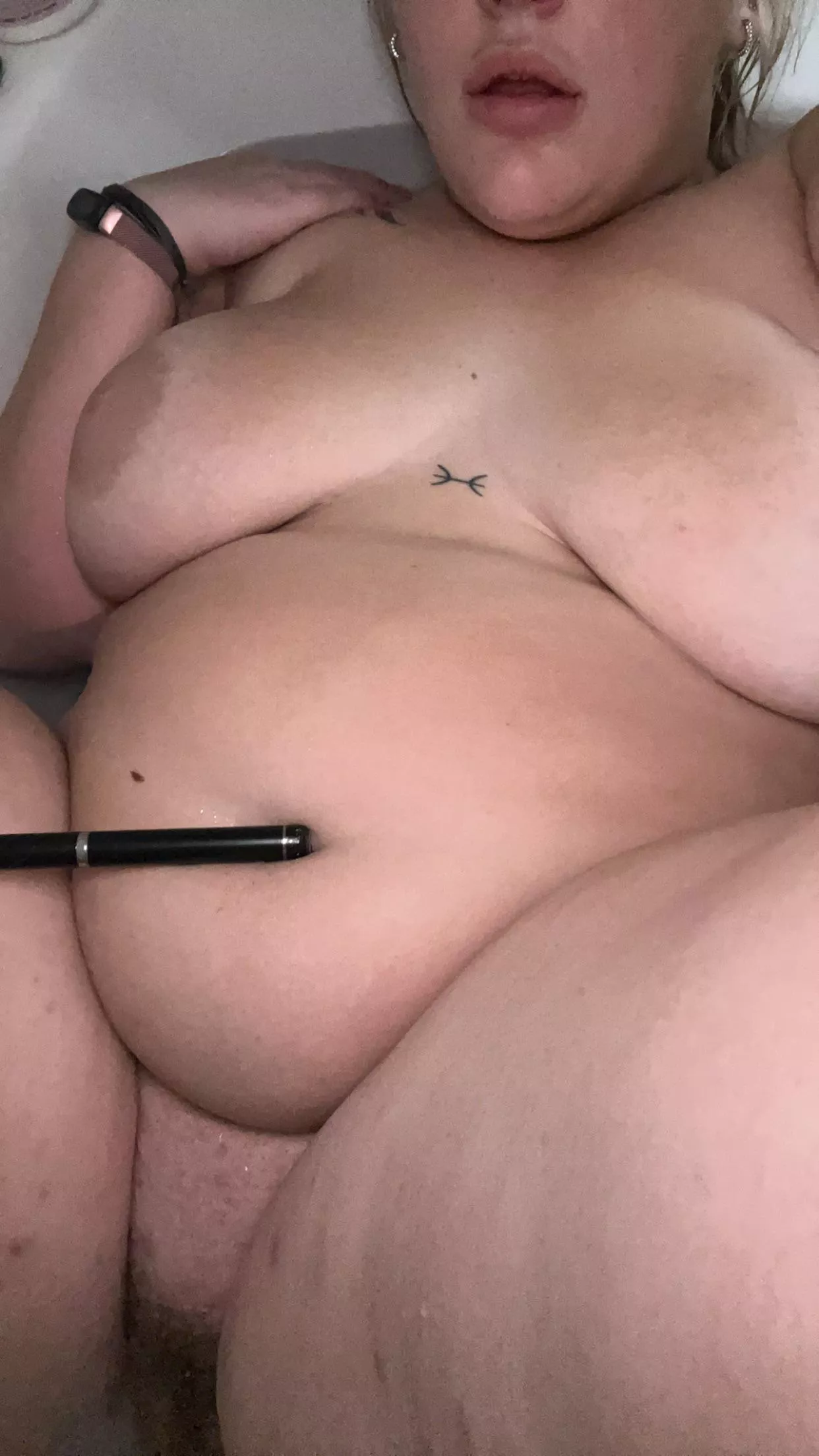 Can I hold your pen🫣