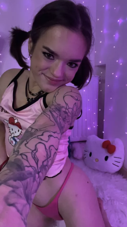 Can I send you videos offf me jerking off pls?