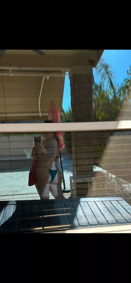 Cheeks out for the Arizona sunshine 