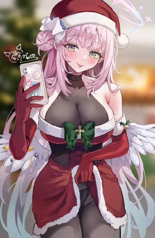 Christmas Mika taking a naughty selfie