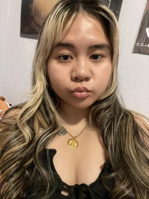 day 2 of a pretty girl’s birthday month means that you should be sending me gifts and cash 2day