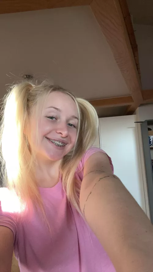 Do I look good wearing pink ?