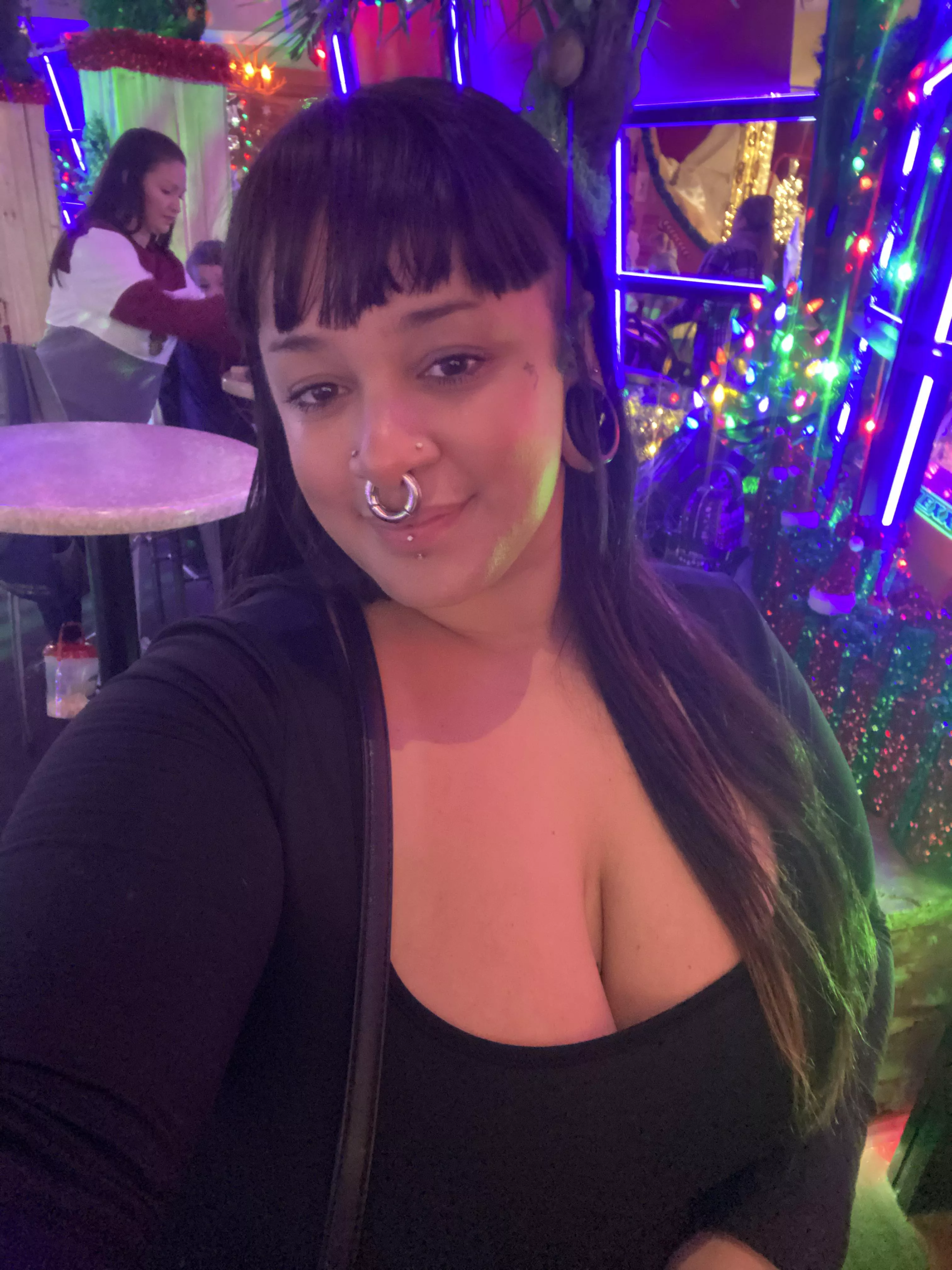 Do you like girls with piercings? 🫣