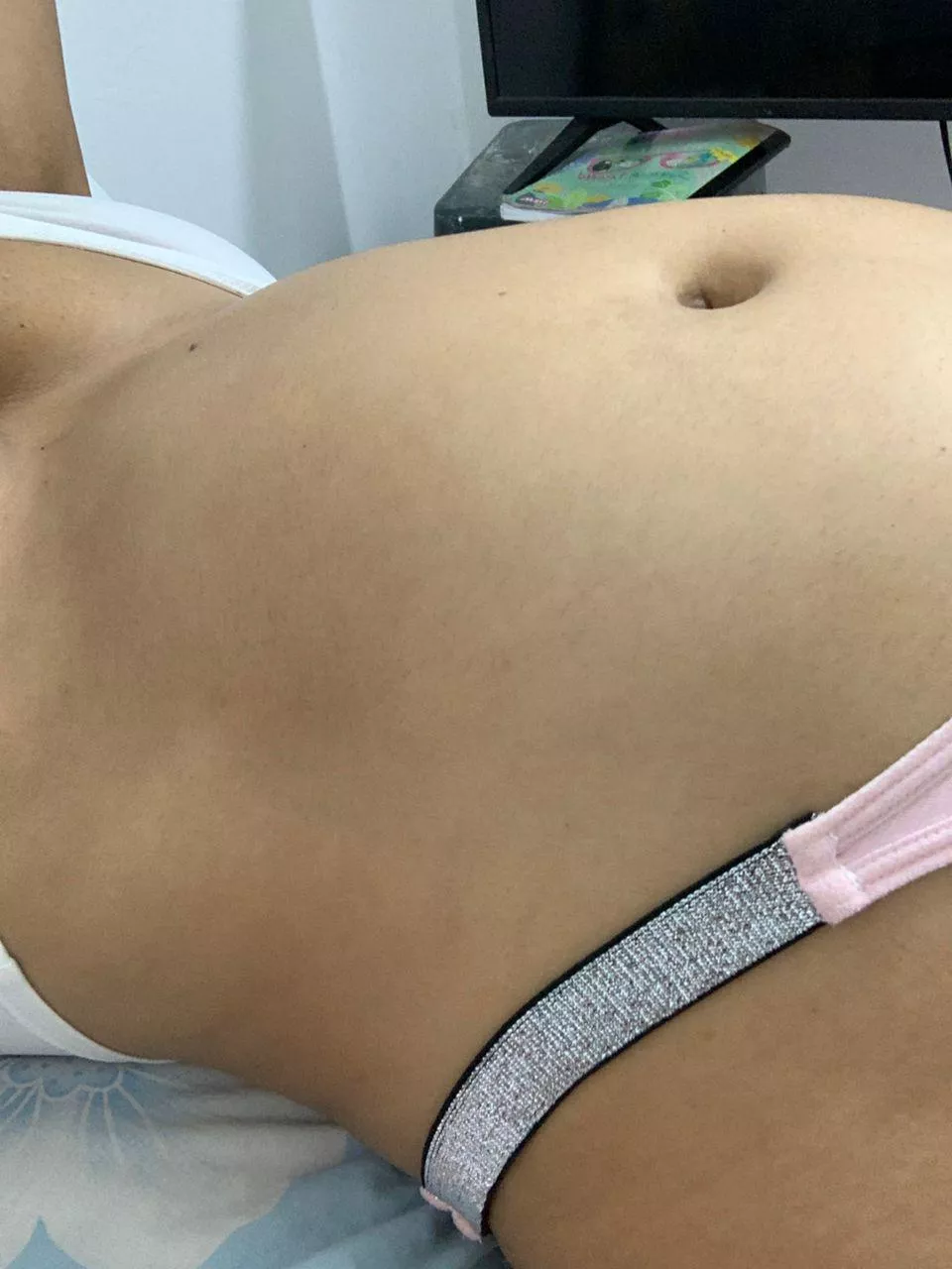 Do you like my round belly?🍔🍕🍻