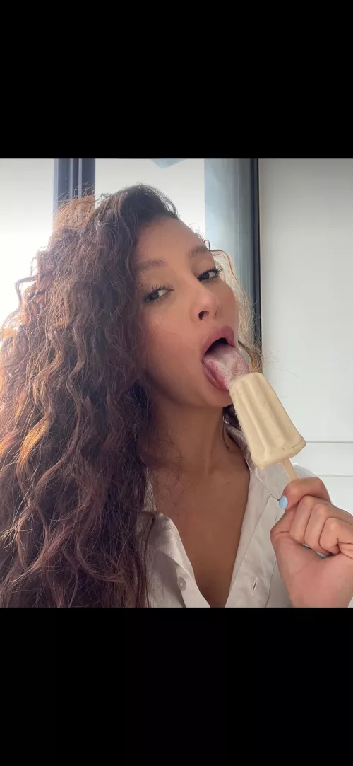 Don’t you dream of being this big sissy ??