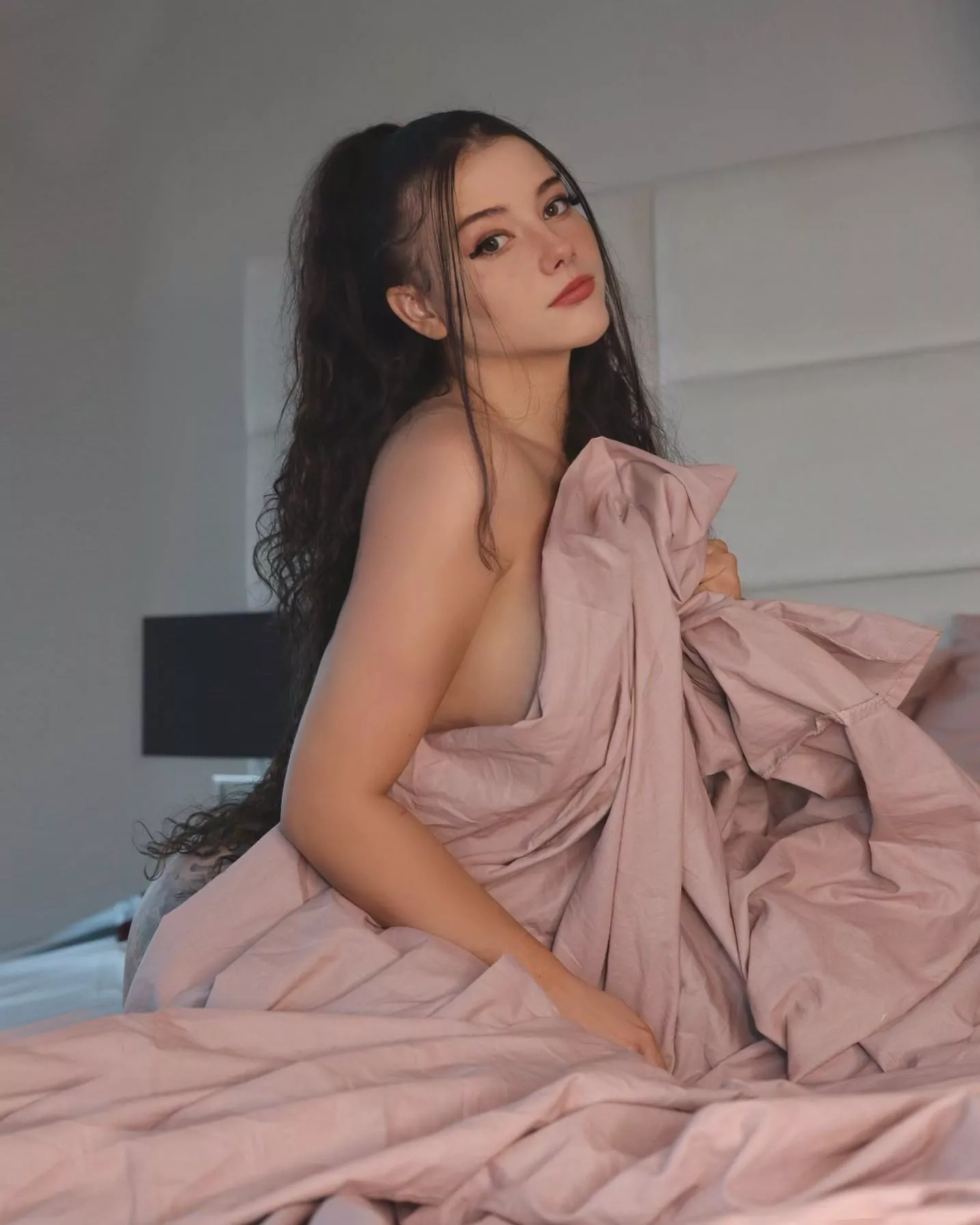 Don’t you wanna bury your face in my pussy?