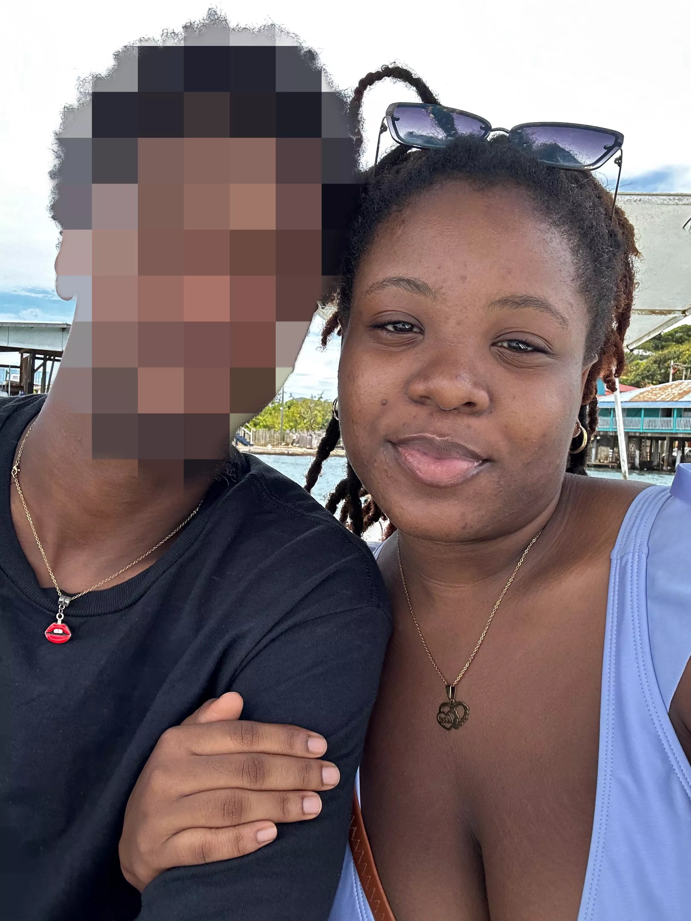 Enjoy a beautiful beach day with alpha while you work hard to fund our days out together😍get to sending cuck these bills won’t get paid them self🫵🏾