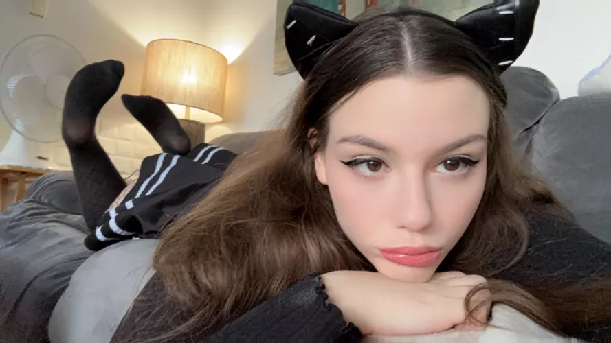 Ever been dominated by a cat girl..? 🖤✨