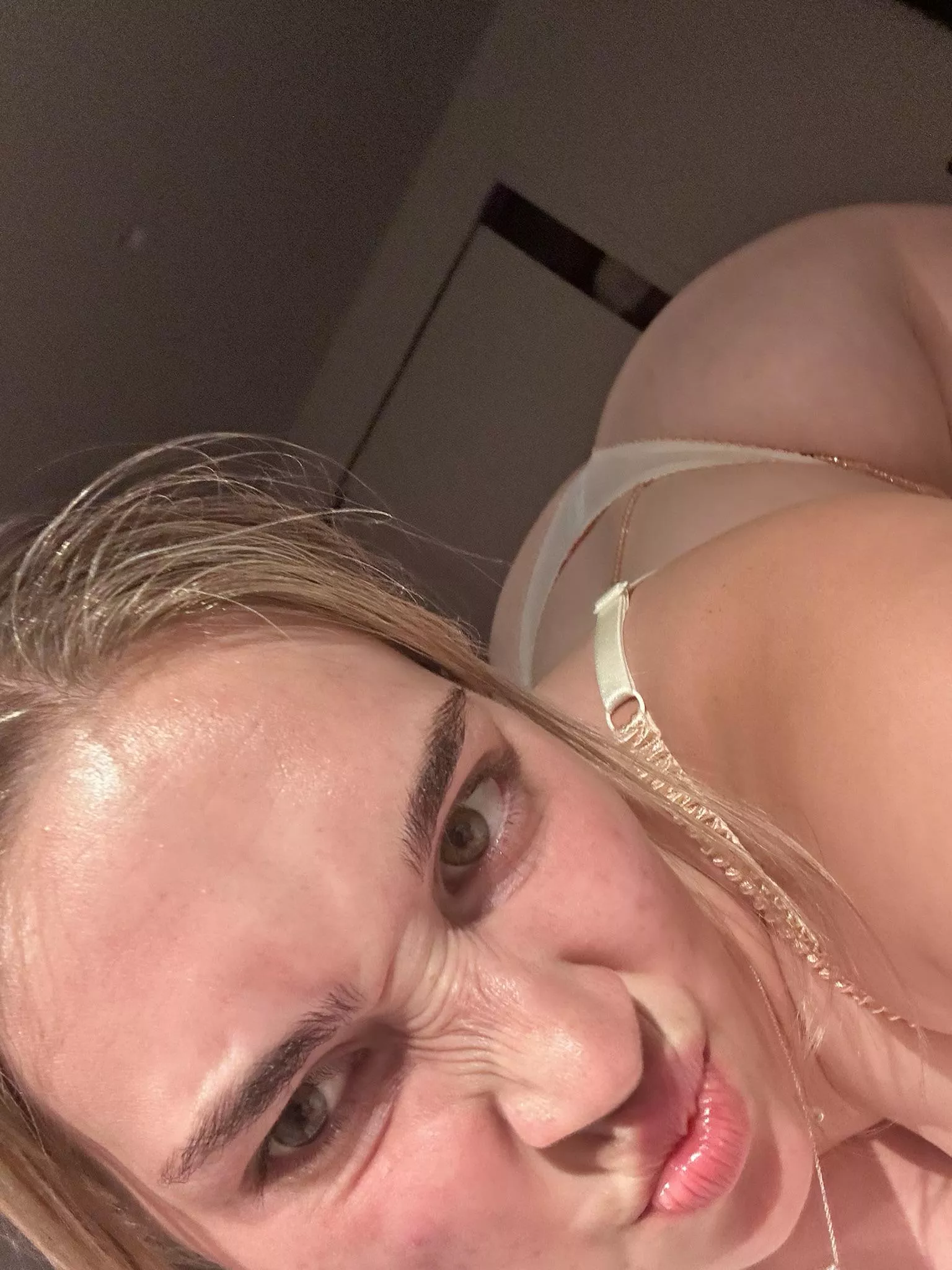 [F]4[M] Feeling betrayed and heartbroken by my ex. Looking for a little distraction to help me forget tonight 