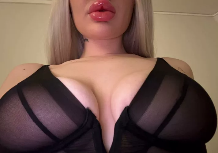 Fluffy big lips for you