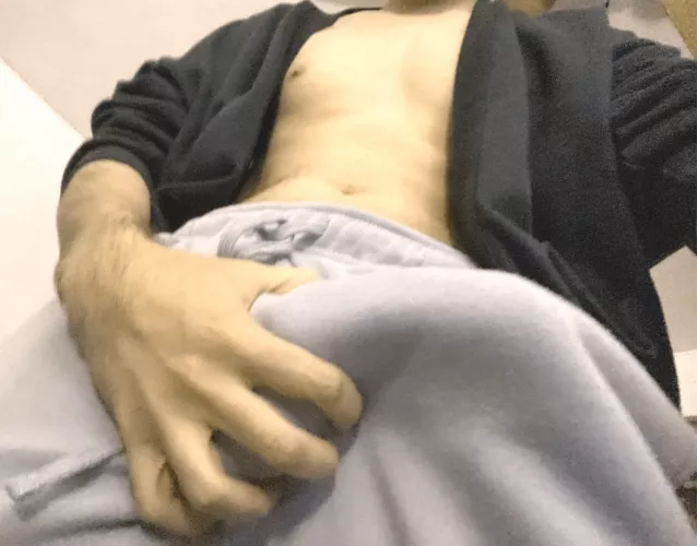 Freeballing in sweats hehe