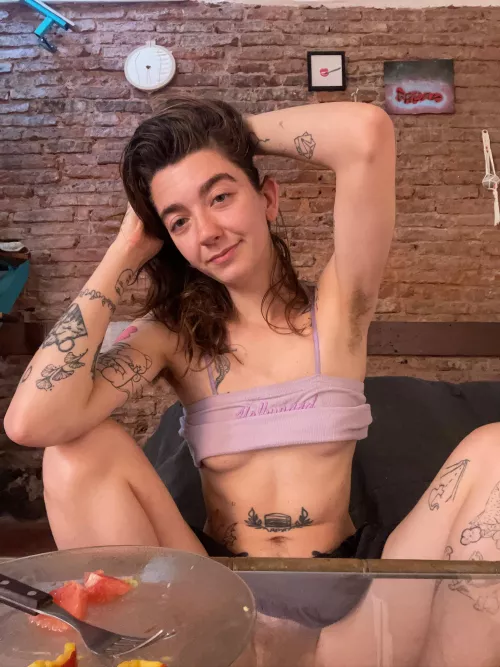 Get in my thick thighs and eat my bush
