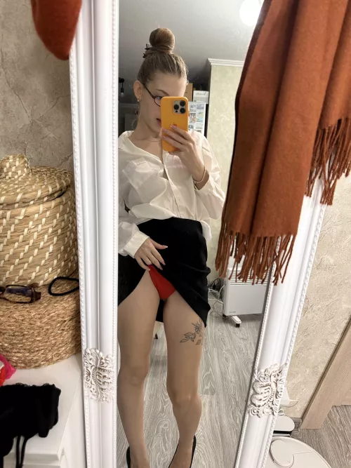 Good schoolgirls will show you what's up their skirts