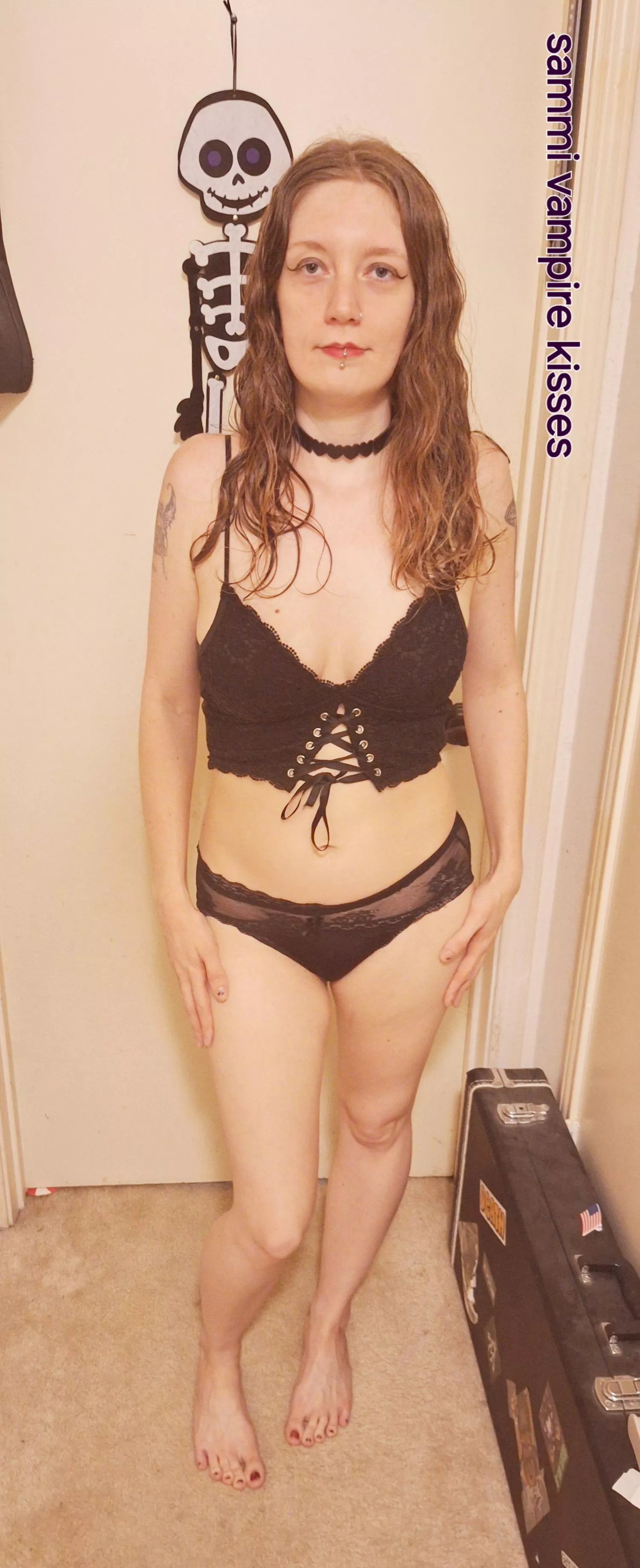 Goth mommy wants to roleplay with hunks