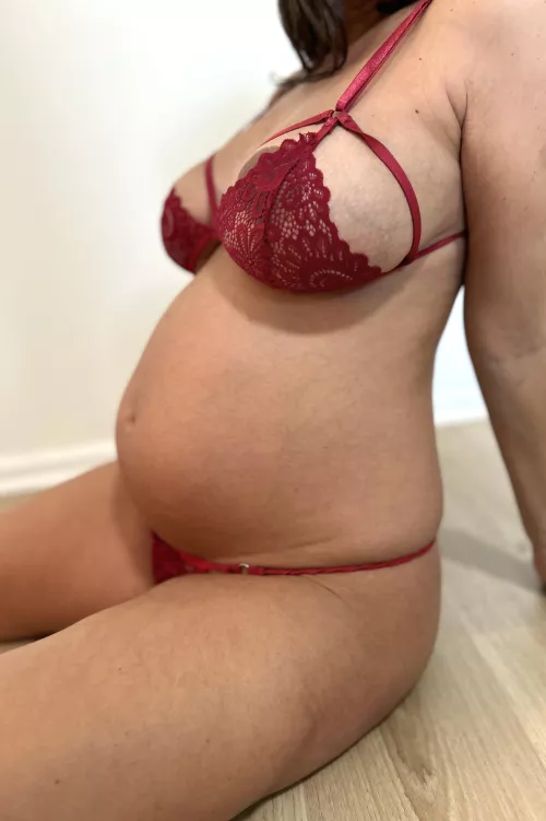 Growing.. 25 weeks 🤰🏽