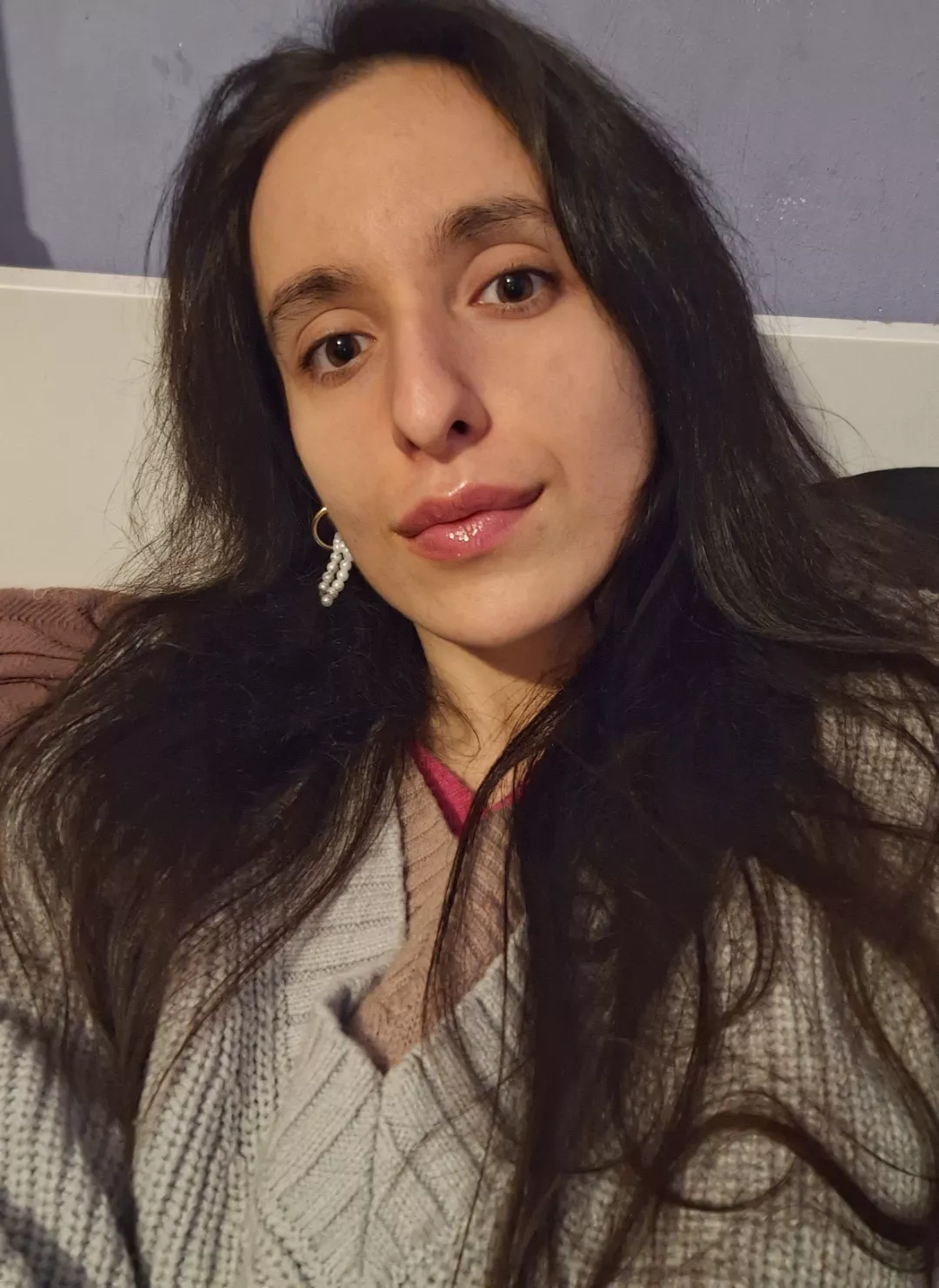 Hello 😊 do you think I'm cute or nah? 😋