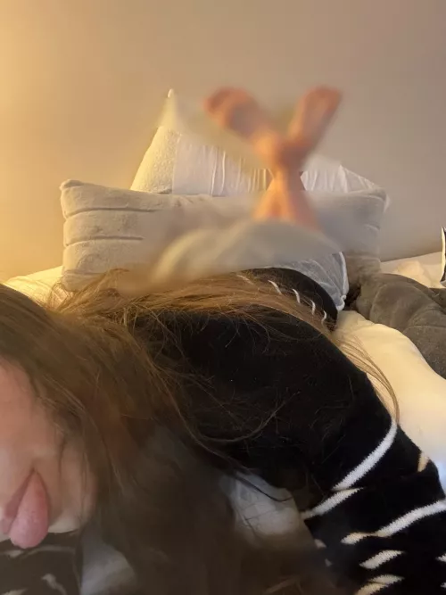 Hiii losers 😙🦶🏼