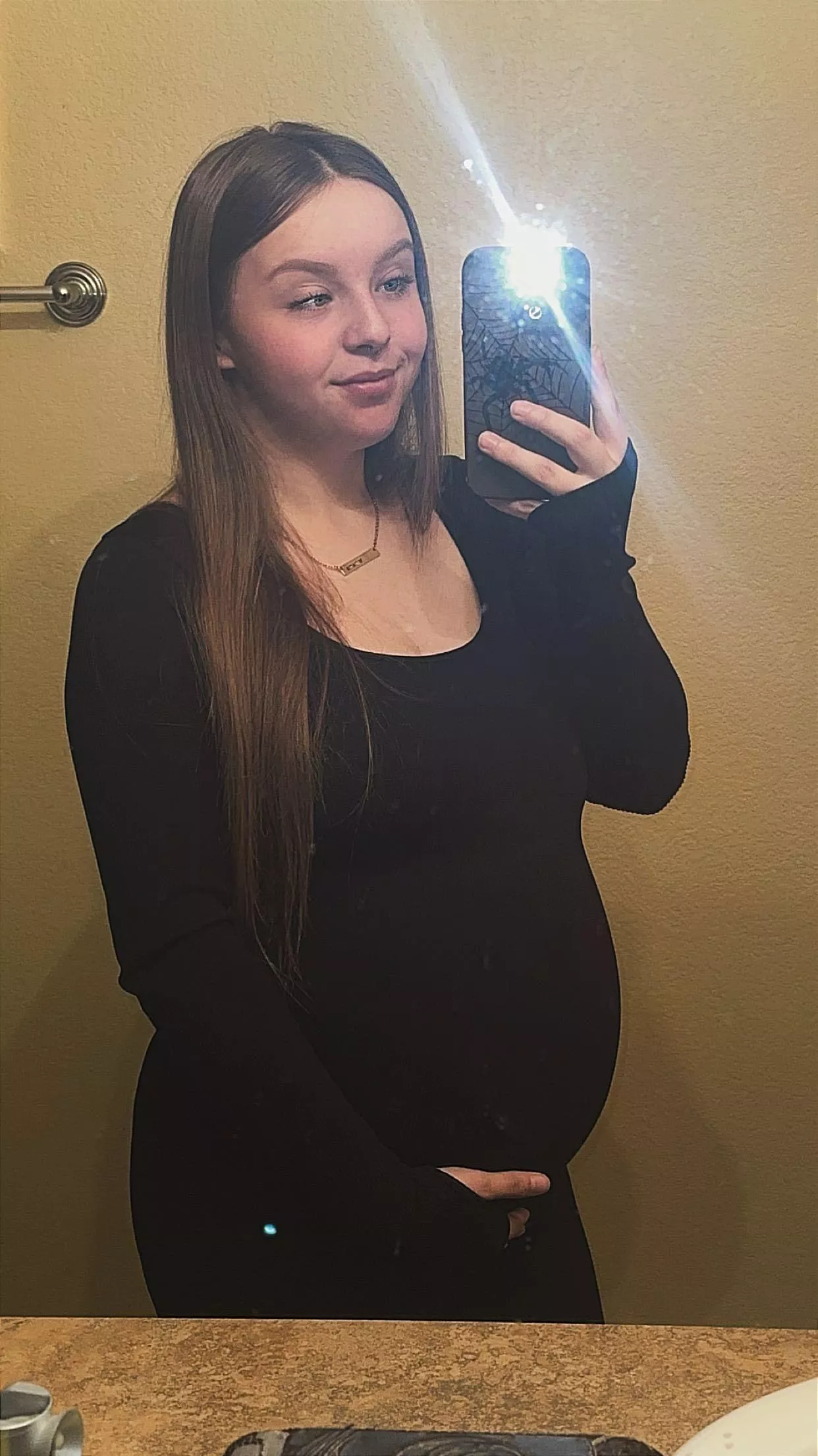 Hot preggo mama loading… 😉