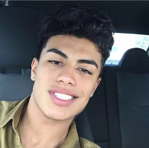 I cucked my sugar daddy with a guy who looks similar to this...