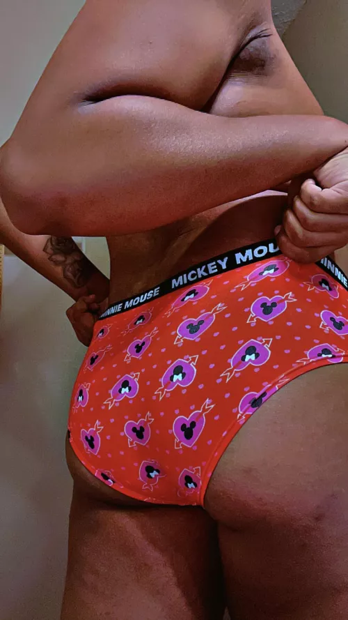 I love Mickey and Minnie Mouse 🍑