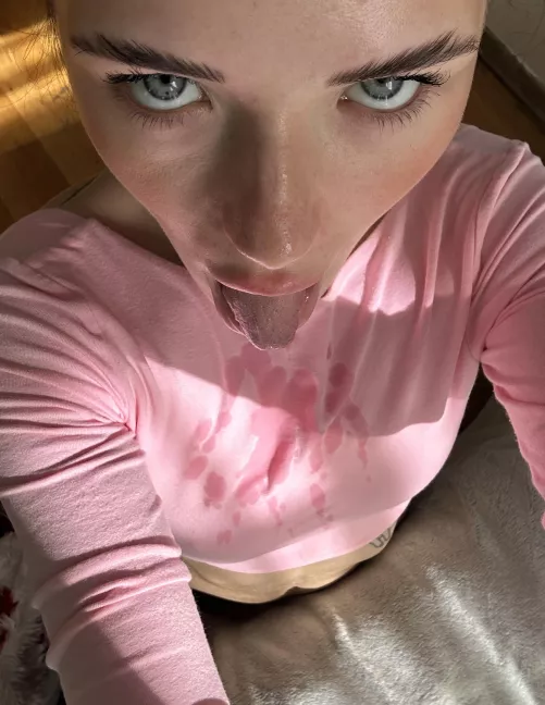 I want your cum on my stuff, it's so wet and nice, I love photographing it
