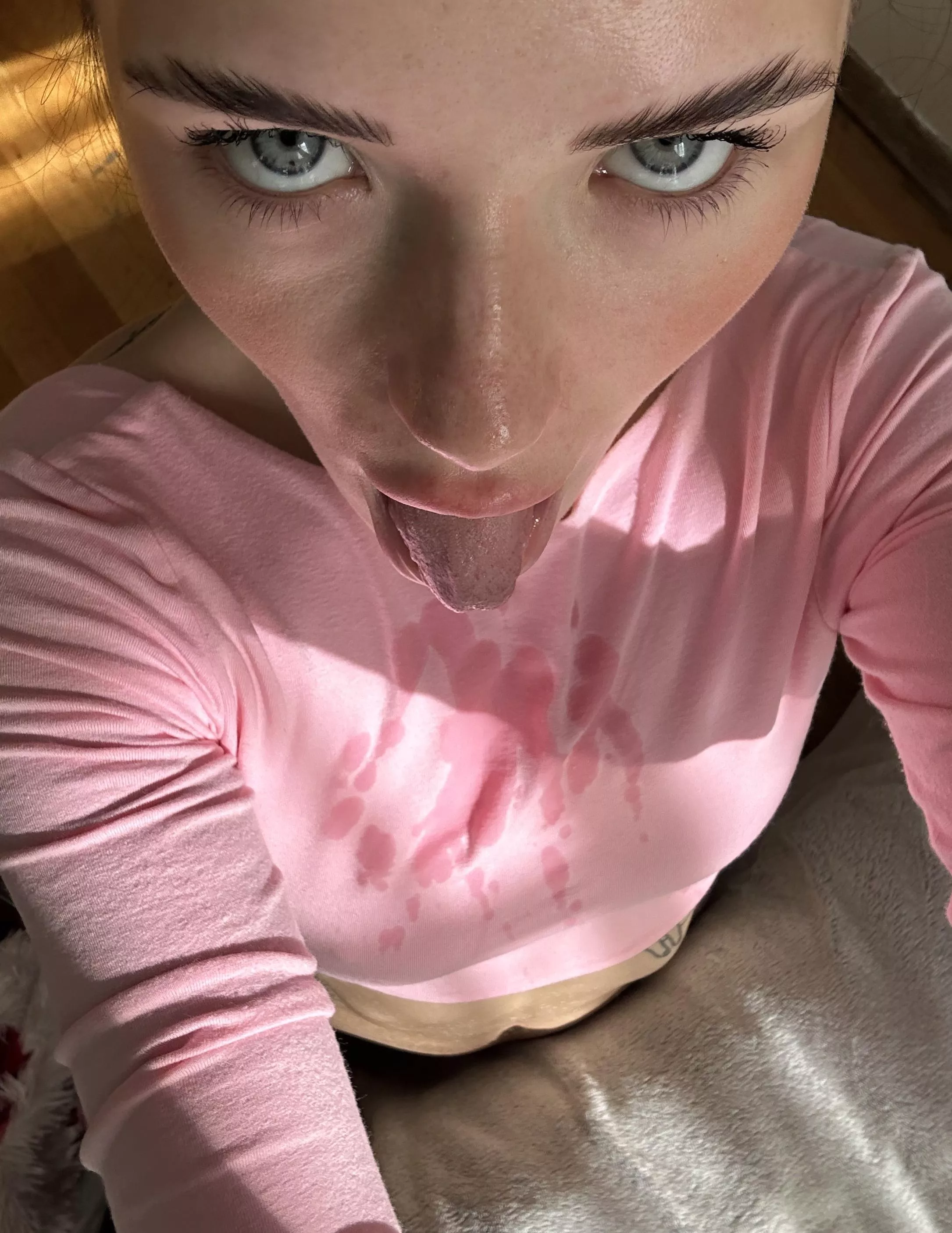 I want your cum on my stuff, it's so wet and nice, I love photographing it