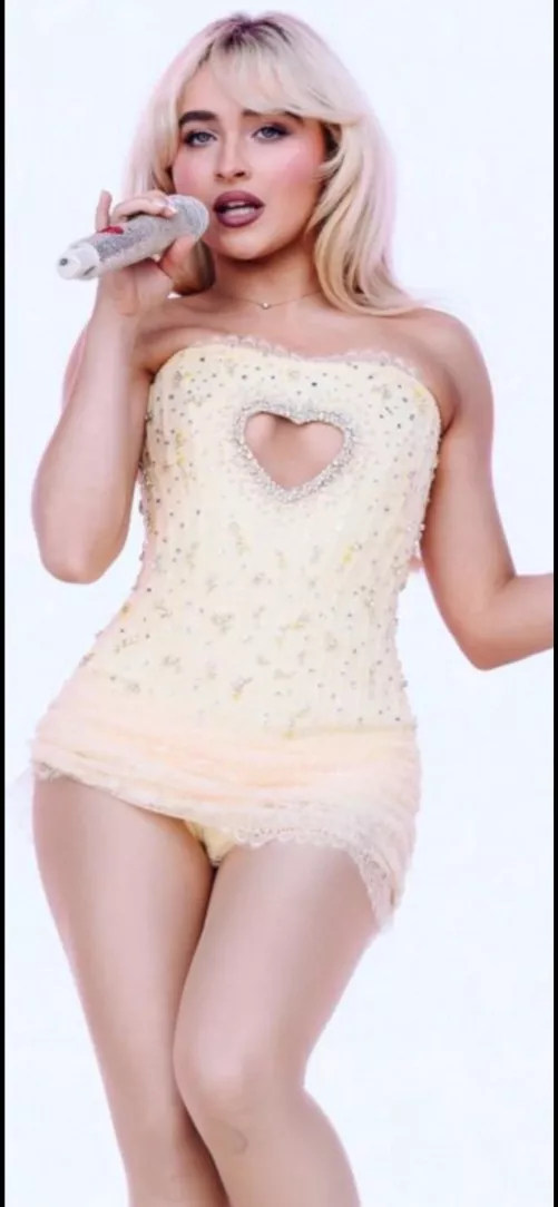 Imagine a titty f*ck with that dress on 😩