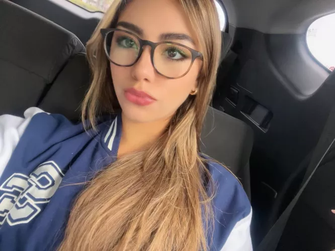 Imagine being owned by a 19 y/o princess… now send like the good little pet you are