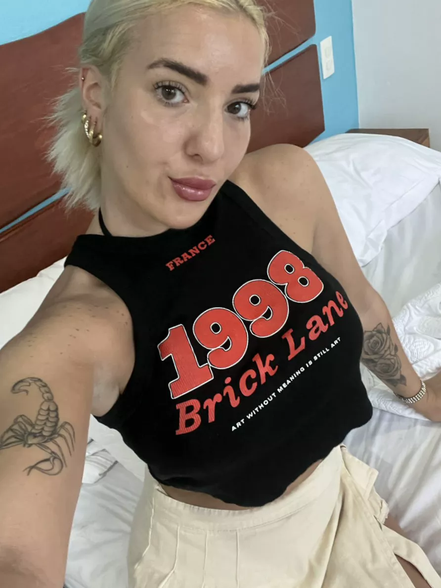 I've been such a nice girl this week, how about we have a fantastic time tonight