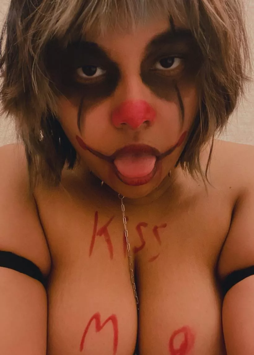 “Kiss me”☺️🤡