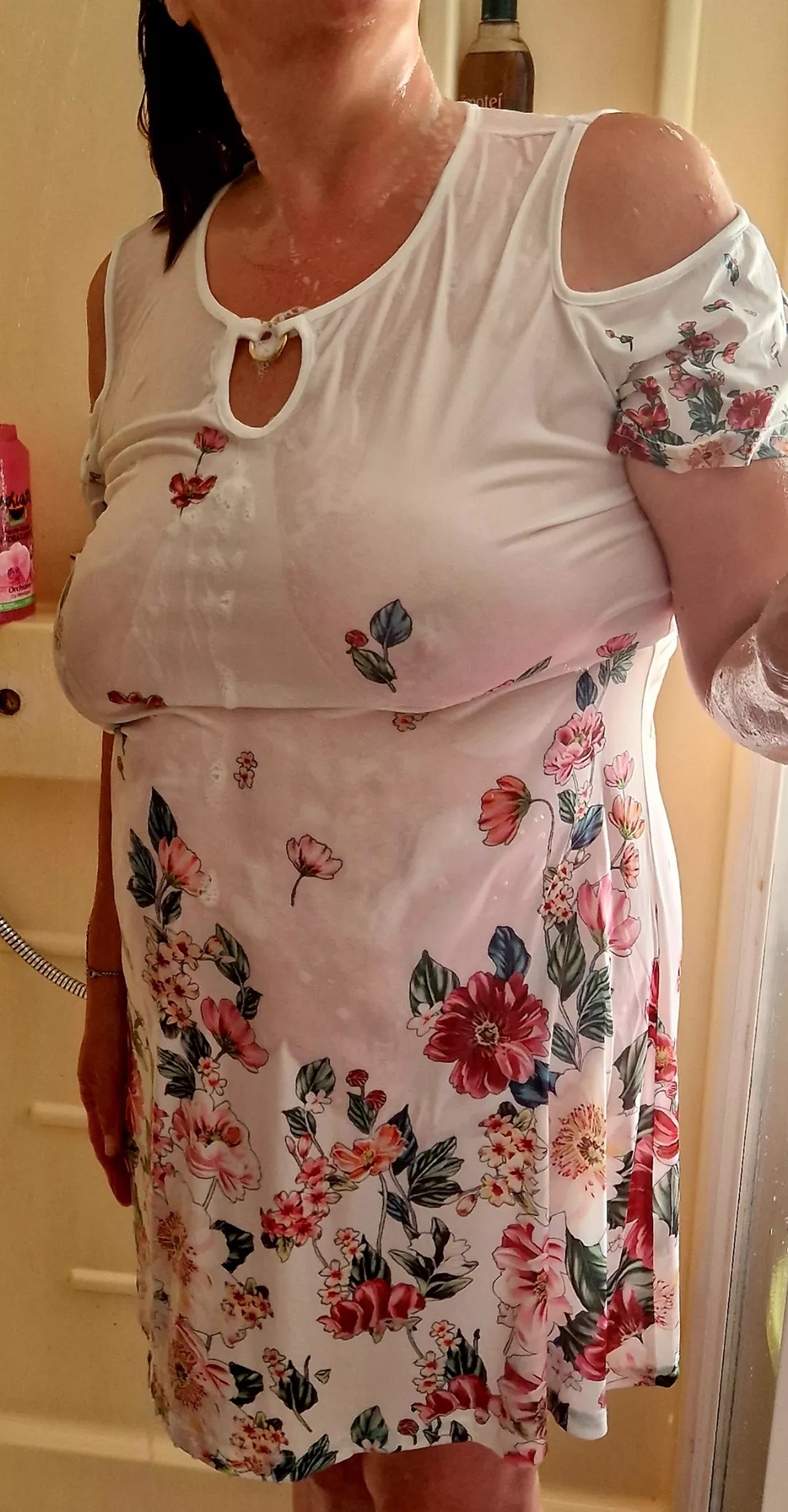 Laurence in the shower 