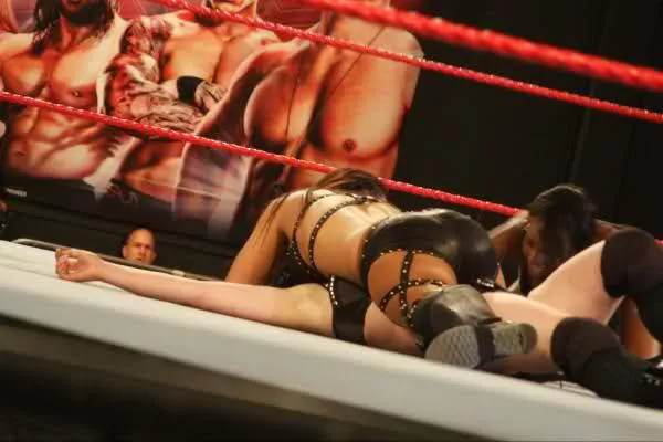 Layla defeats her fellow Brit Paige by pinning her at a house show