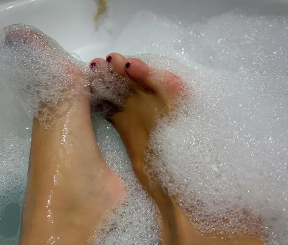 Letting my feet soak in luxury… and stir up a little trouble while I’m at it x