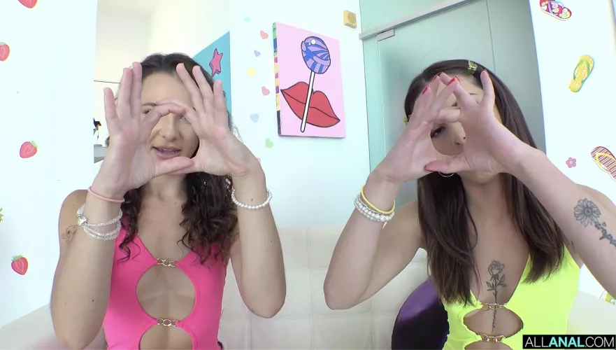 [Liz Jordan] and [Chanel Camryn] make gape predictions