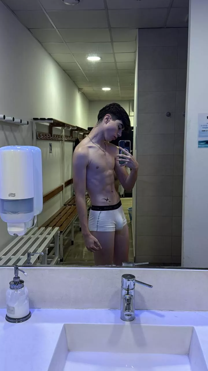 look at that big bulge...