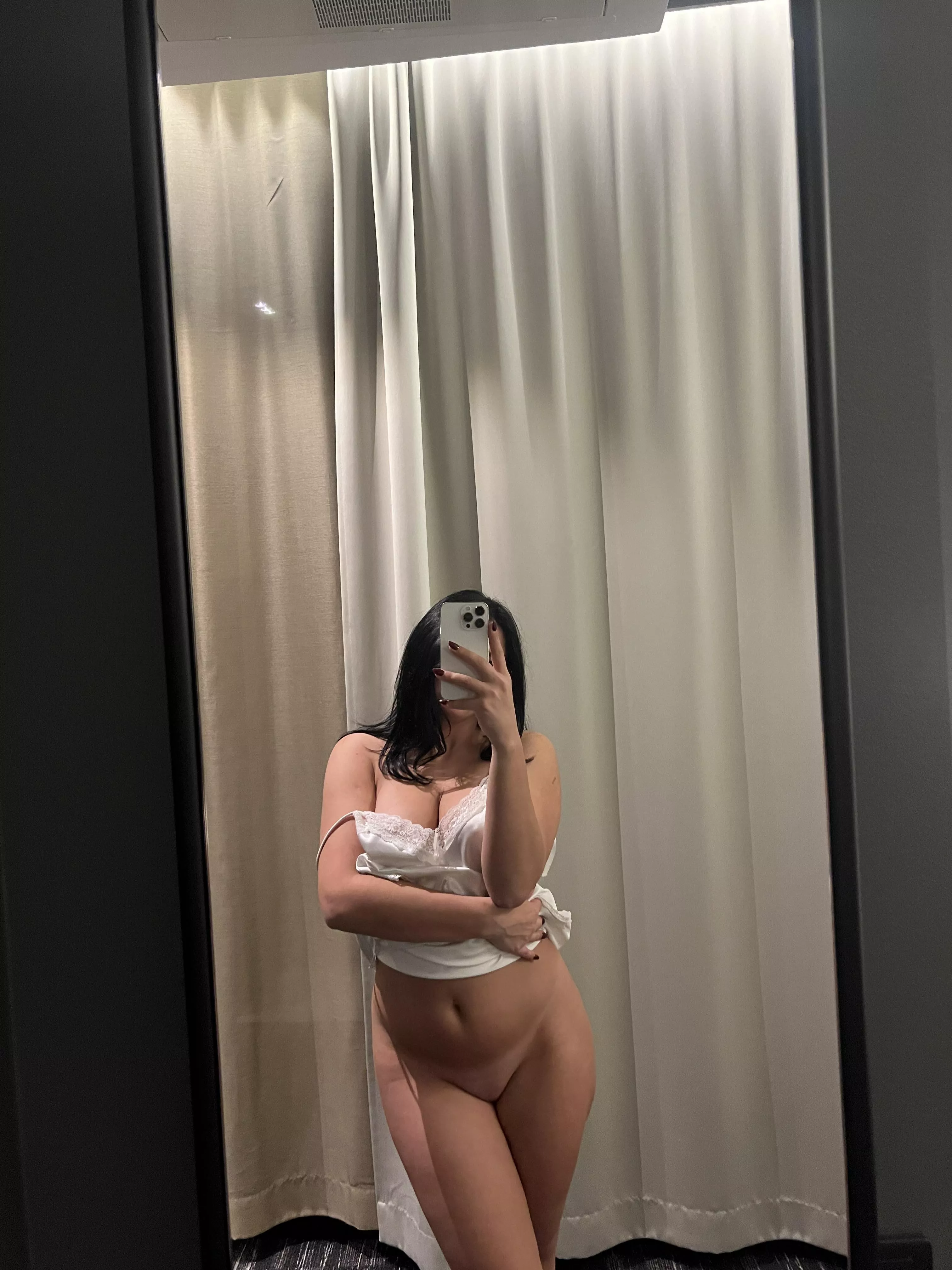 Looking for an older man who knows how to handle these curves