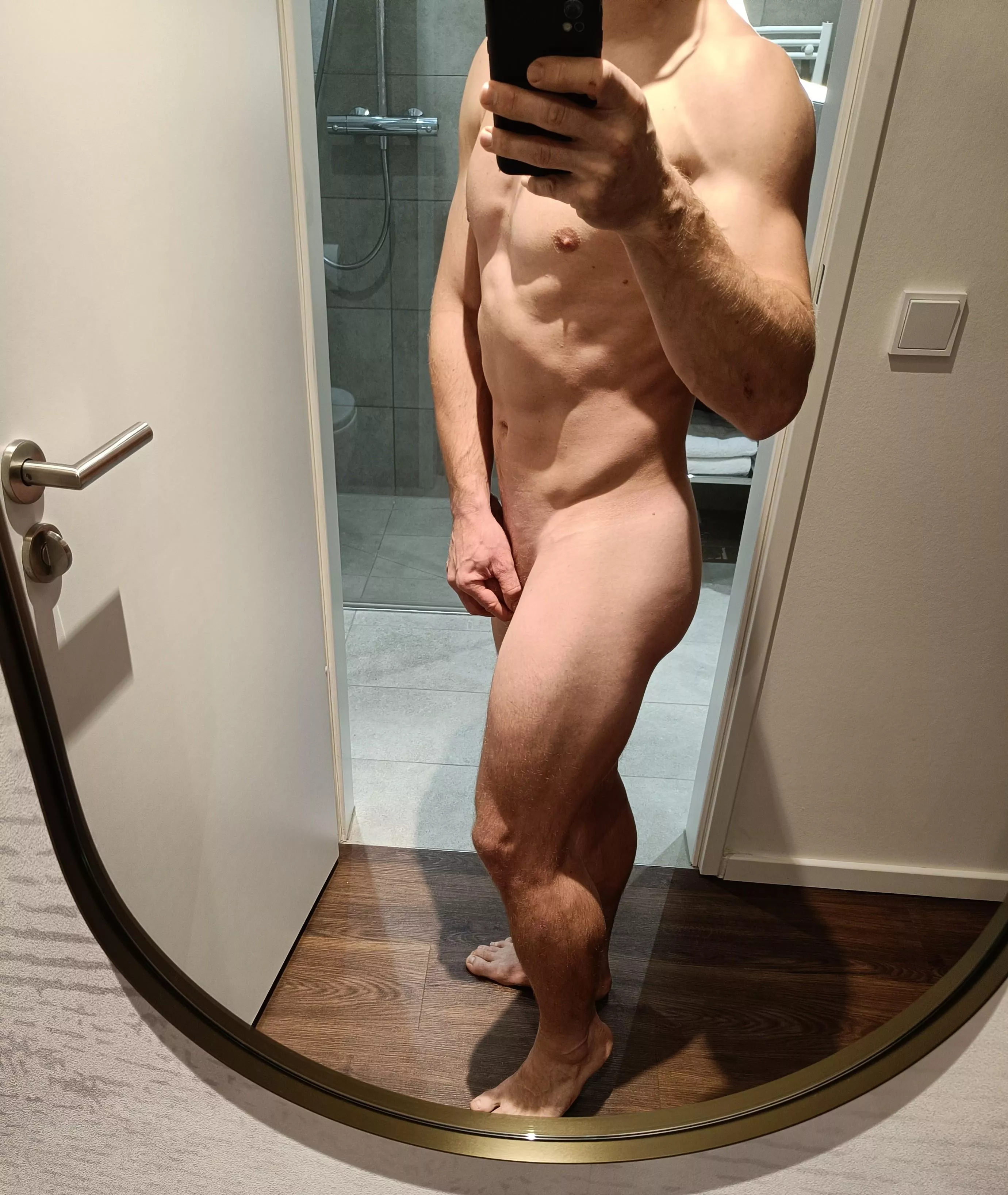 [M30] Hotel mirror