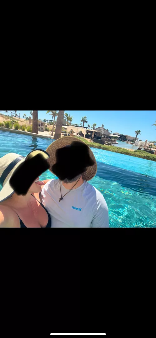 MF4F Couple searching for holiday fun