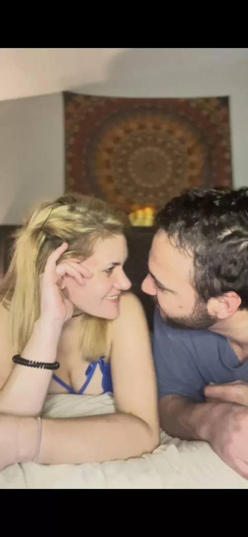 MF4F Looking for a sexy Female to be friends or play with us! 32&40 years old here! 