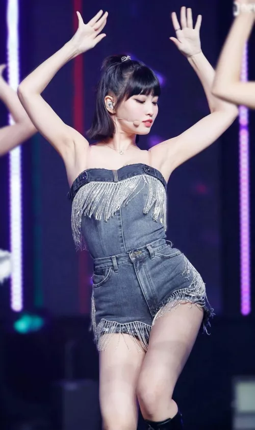 Momo (TWICE)