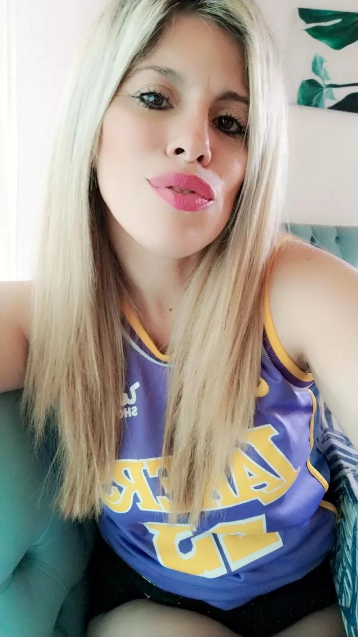 Mw naked? ....Read my comments 