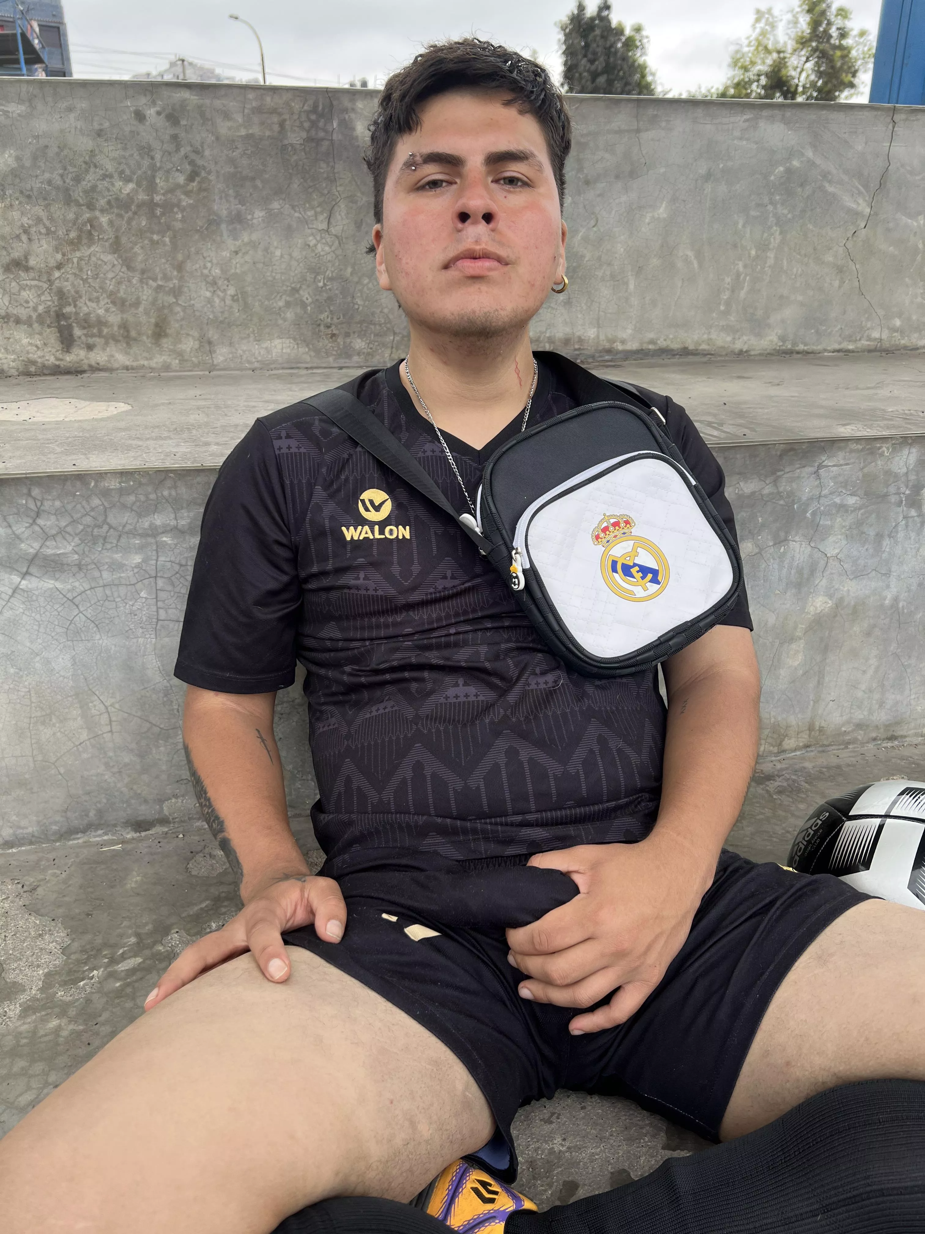 My sweaty bulge is waiting for an eager mouth haha