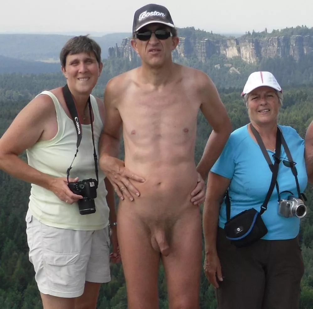 naturist people and clothed people can live together