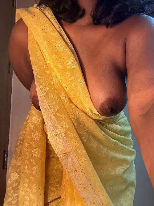 New post , new saree , same blouse 🌚