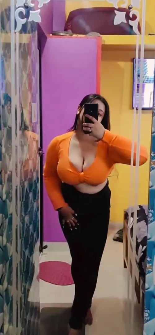 Orange is what got me😈👅