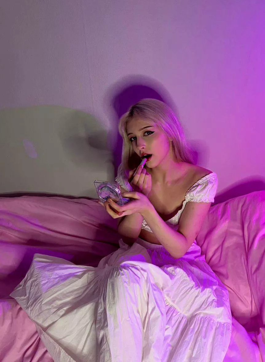 PM me if you want some custom content this weekend as I have some time to get extra naughty for you. 