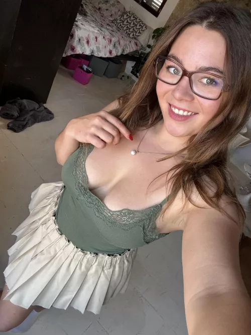 Pretty and sexy , might be your type