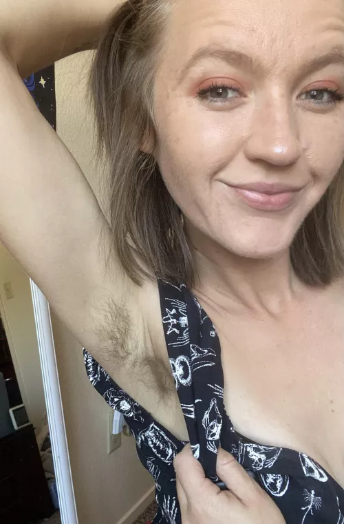Proud of my BO and hairy pits! 